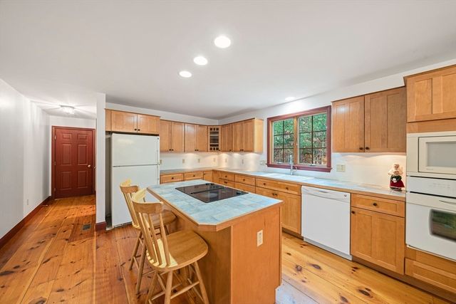 107 Henry St, Uxbridge, MA 01569