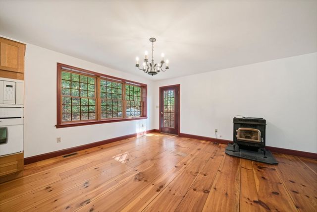 107 Henry St, Uxbridge, MA 01569