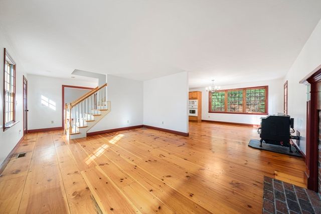 107 Henry St, Uxbridge, MA 01569