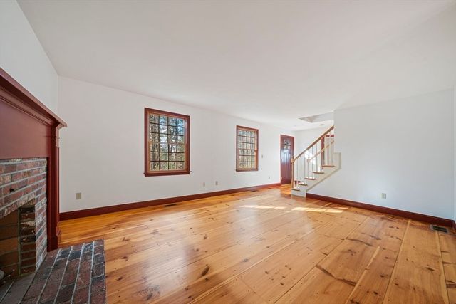 107 Henry St, Uxbridge, MA 01569