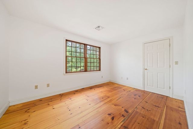 107 Henry St, Uxbridge, MA 01569