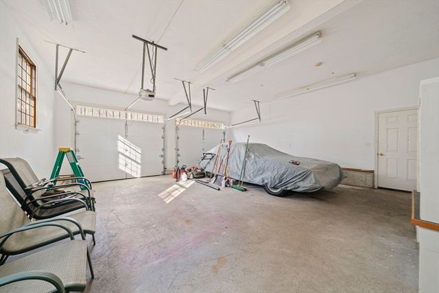 107 Henry St, Uxbridge, MA 01569