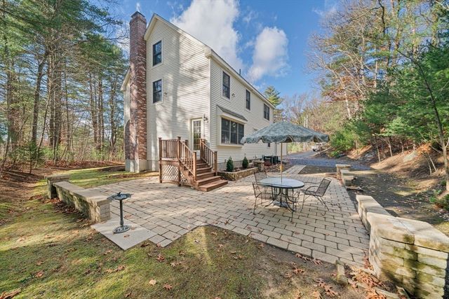 107 Henry St, Uxbridge, MA 01569