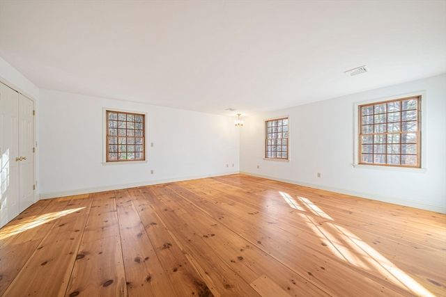 107 Henry St, Uxbridge, MA 01569