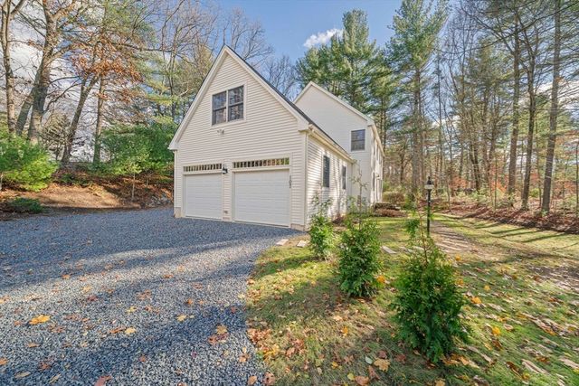 107 Henry St, Uxbridge, MA 01569