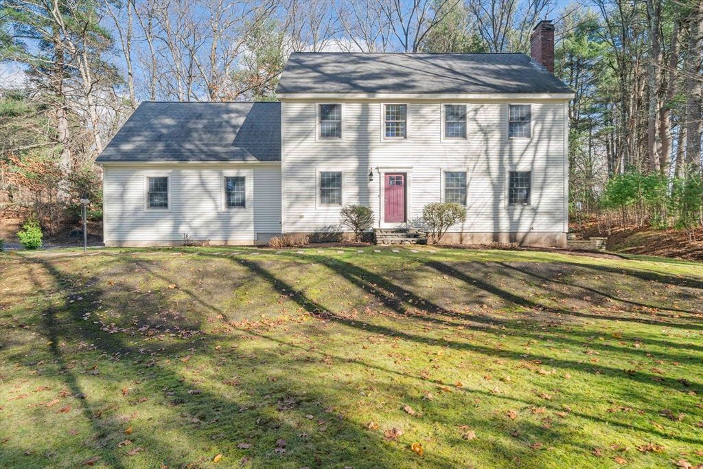 107 Henry St, Uxbridge, MA 01569