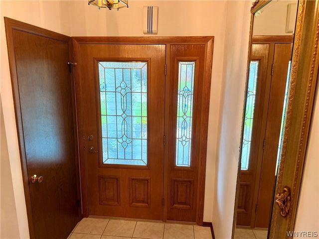 229 Windmill Road, West Seneca, NY 14218