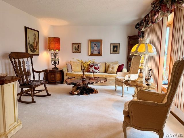 229 Windmill Road, West Seneca, NY 14218