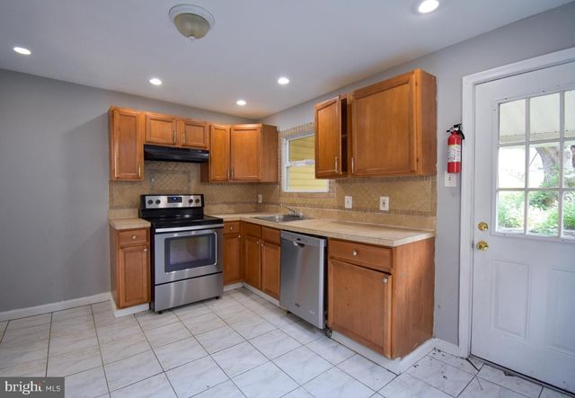666 MANATAWNY ST, Pottstown, PA 19464