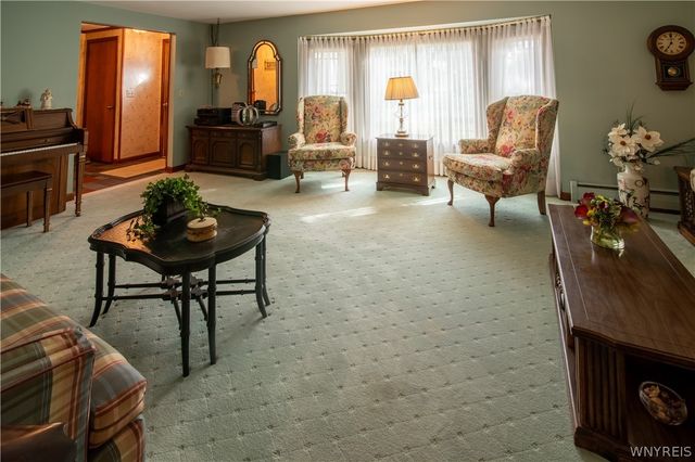 42 Carriage Circle, Amherst, NY 14221