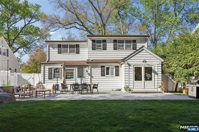 4 Lois Avenue, Demarest, NJ 07627