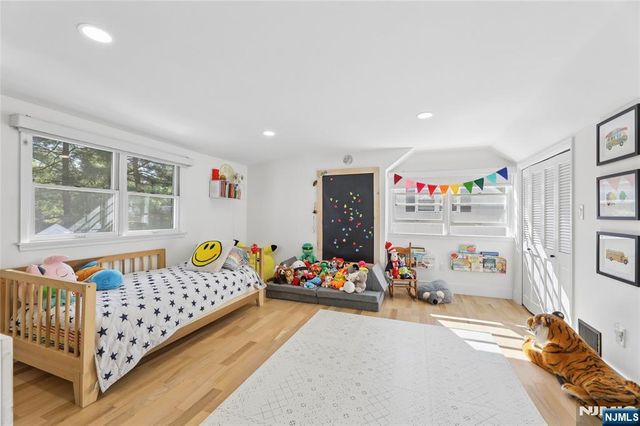 4 Lois Avenue, Demarest, NJ 07627