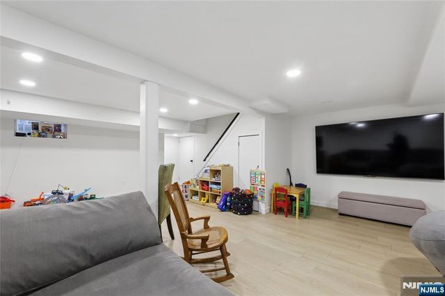 4 Lois Avenue, Demarest, NJ 07627