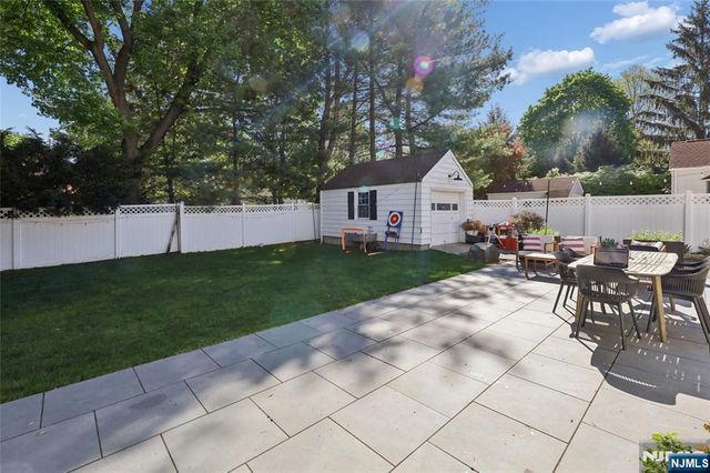 4 Lois Avenue, Demarest, NJ 07627