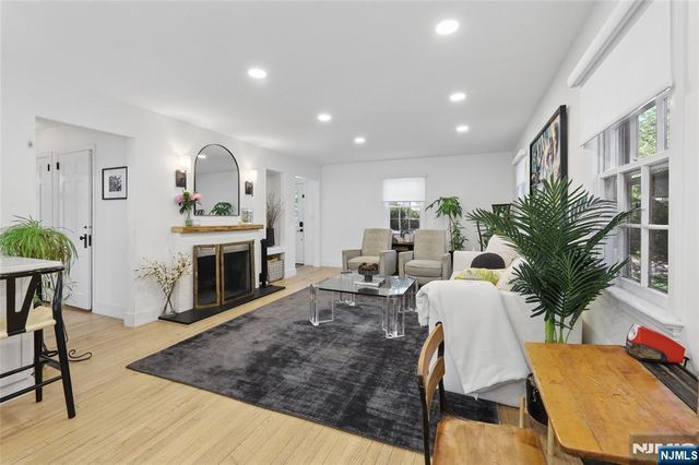 4 Lois Avenue, Demarest, NJ 07627