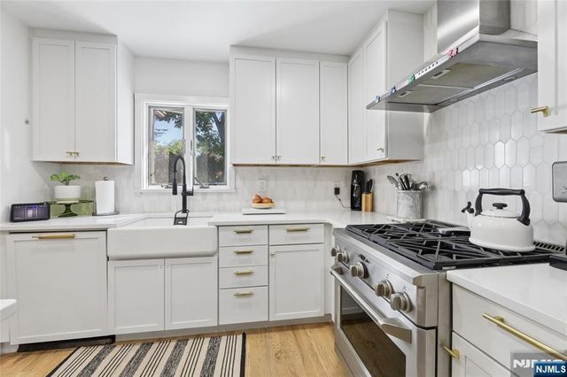 4 Lois Avenue, Demarest, NJ 07627