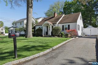 4 Lois Avenue, Demarest, NJ 07627