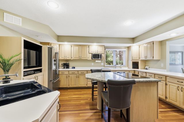 7096 Cahill Road, Edina, MN 55439
