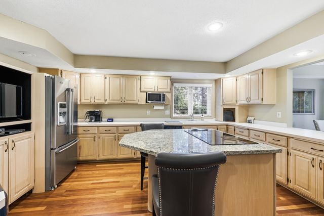 7096 Cahill Road, Edina, MN 55439