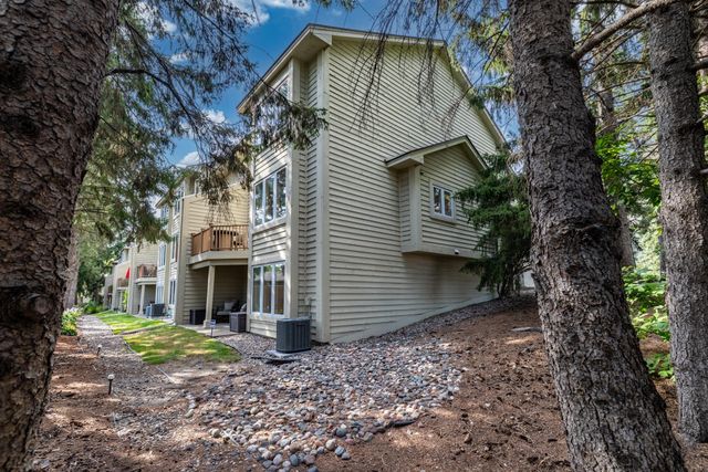 7096 Cahill Road, Edina, MN 55439