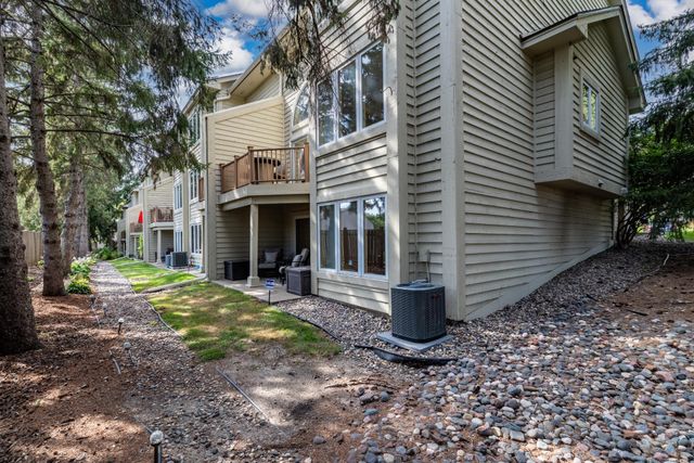 7096 Cahill Road, Edina, MN 55439