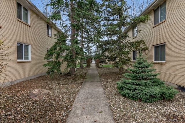 1176 Indian Church Road 27, West Seneca, NY 14224