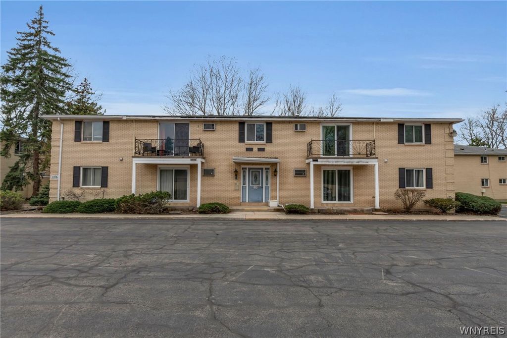 1176 Indian Church Road 27, West Seneca, NY 14224
