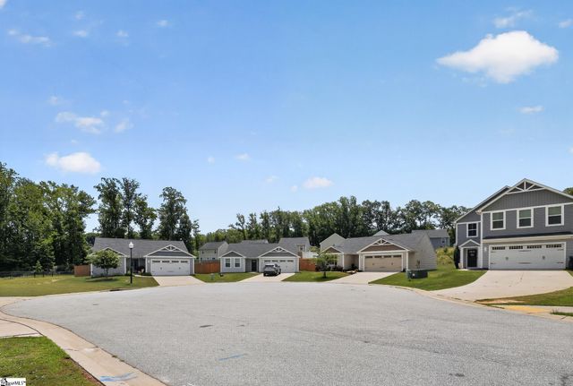 744 Parkside Drive, Woodruff, SC 29388