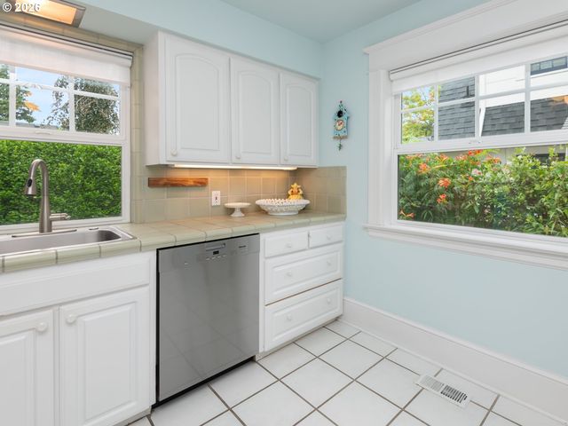 2633 Ne 14TH Ave, Portland, OR 97212