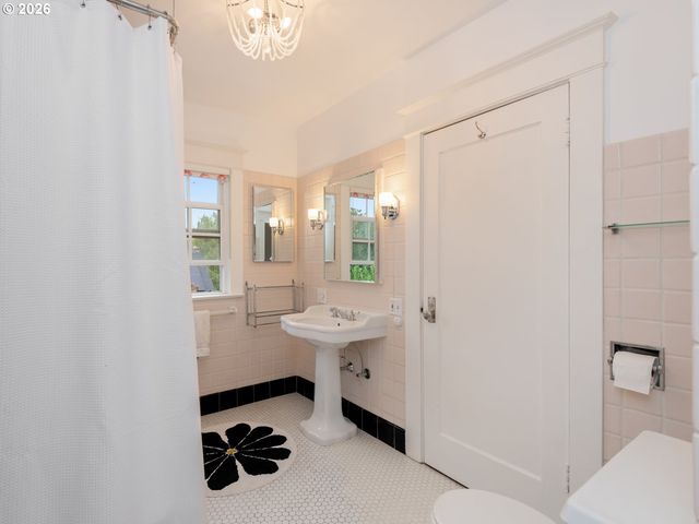 2633 Ne 14TH Ave, Portland, OR 97212
