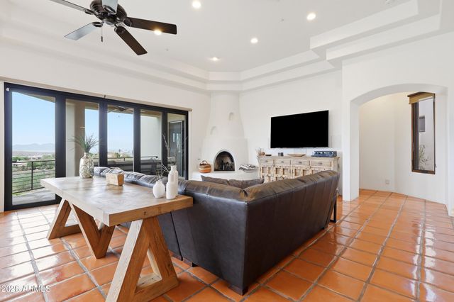 12558 N FOUNTAIN HILLS Boulevard, Fountain Hills, AZ 85268