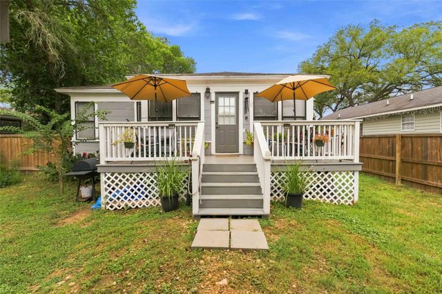 505 Lee ST, Smithville, TX 78957