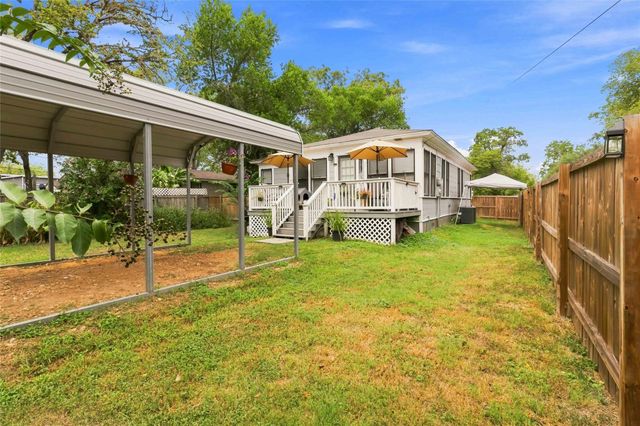 505 Lee ST, Smithville, TX 78957