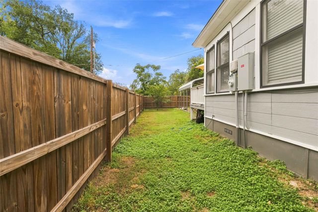 505 Lee ST, Smithville, TX 78957