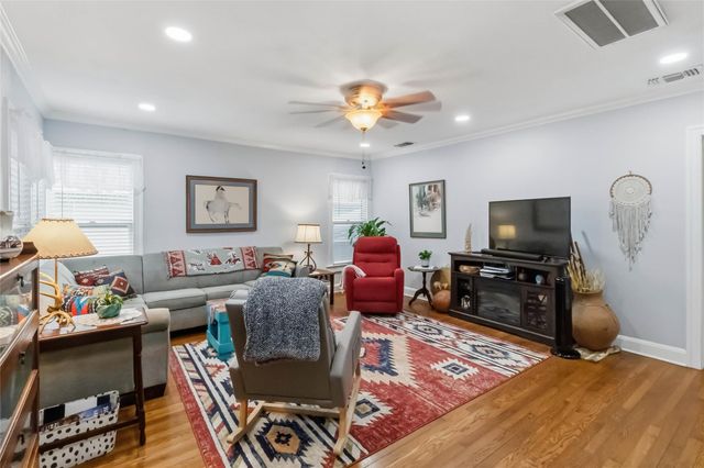 505 Lee ST, Smithville, TX 78957
