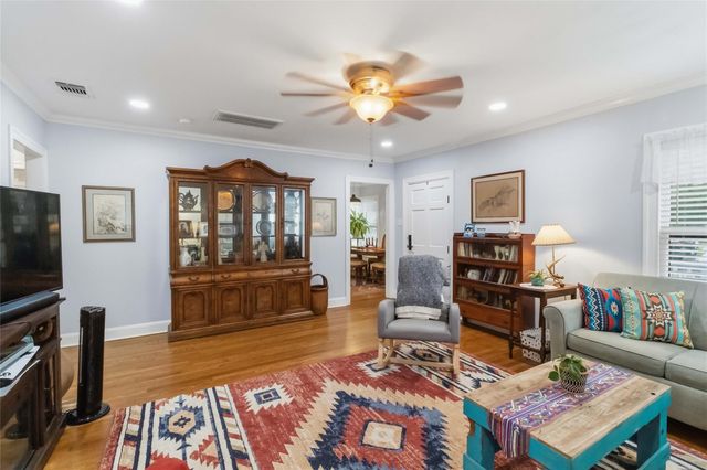 505 Lee ST, Smithville, TX 78957
