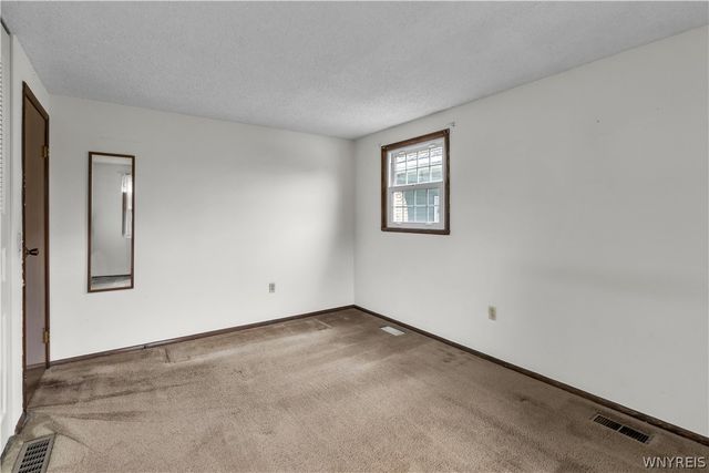 1367 Vanderbilt Avenue, North Tonawanda, NY 14120