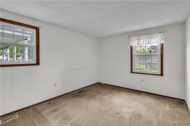 1367 Vanderbilt Avenue, North Tonawanda, NY 14120