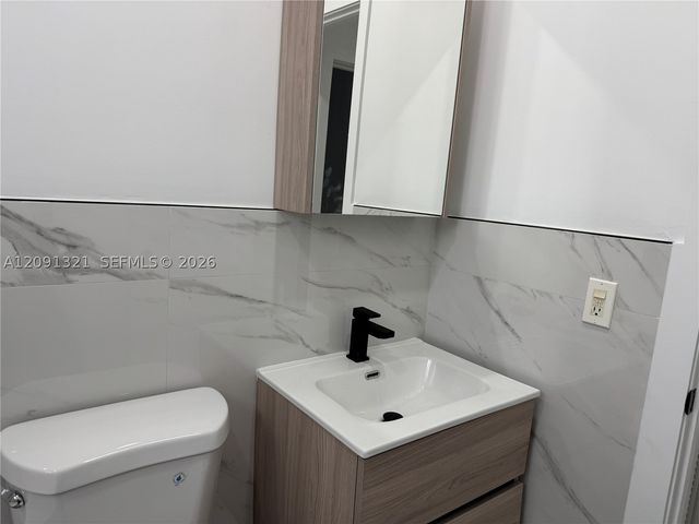 1901 NW 30th St 2, Miami, FL 33142