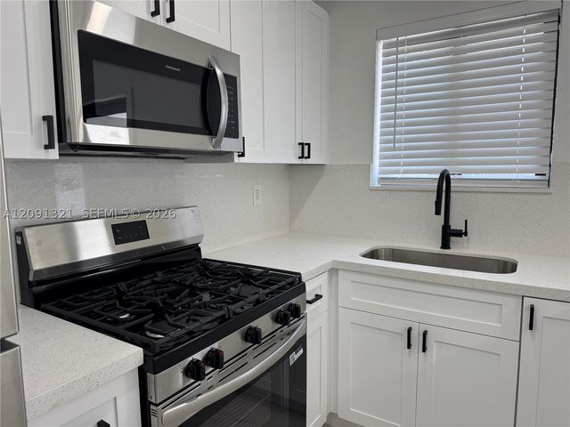 1901 NW 30th St 2, Miami, FL 33142