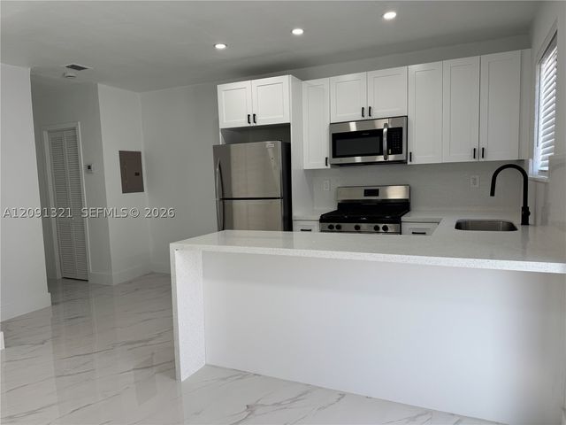 1901 NW 30th St 2, Miami, FL 33142