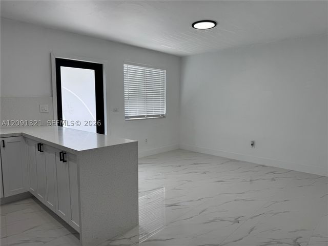 1901 NW 30th St 2, Miami, FL 33142