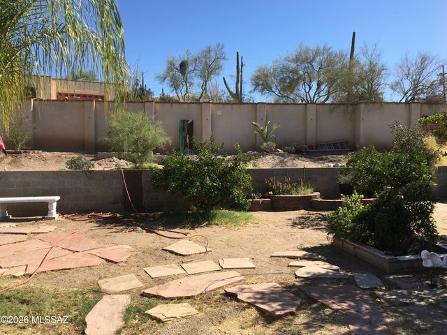 1301 N Painted Hills Road, Tucson, AZ 85745