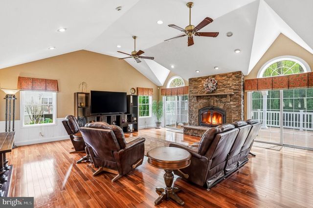 8 CLIFF CT, Sewell, NJ 08080