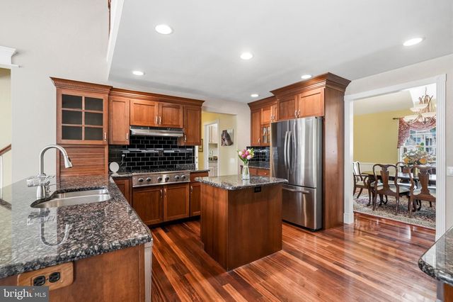 8 CLIFF CT, Sewell, NJ 08080