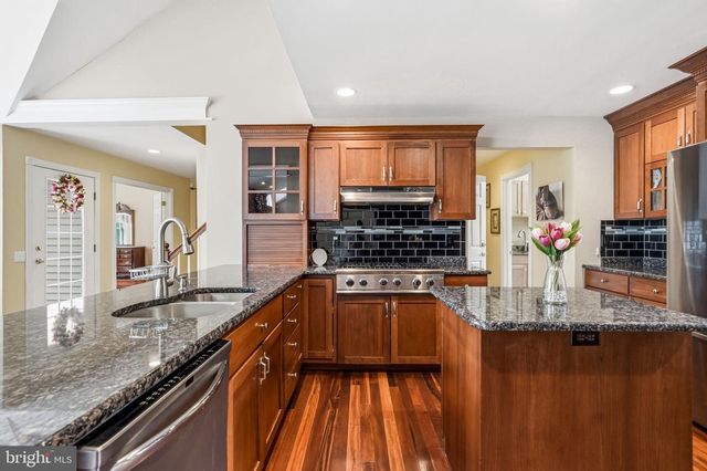 8 CLIFF CT, Sewell, NJ 08080