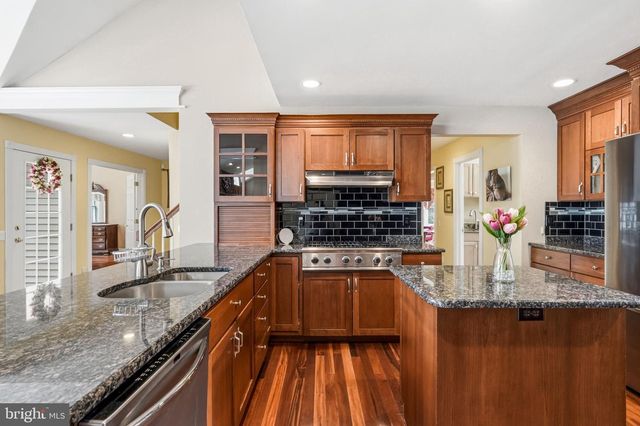 8 CLIFF CT, Sewell, NJ 08080