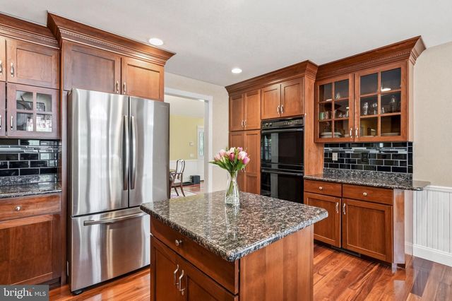 8 CLIFF CT, Sewell, NJ 08080