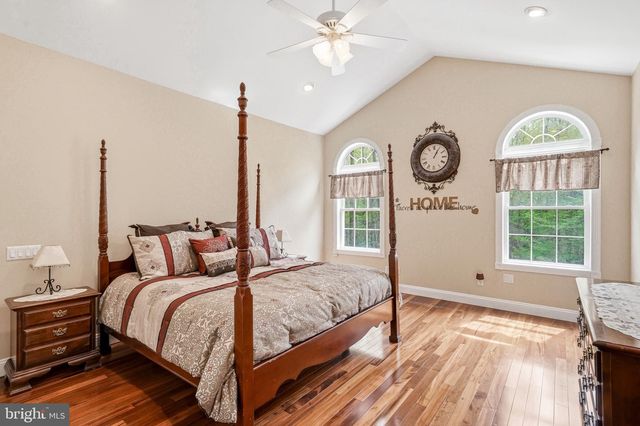 8 CLIFF CT, Sewell, NJ 08080