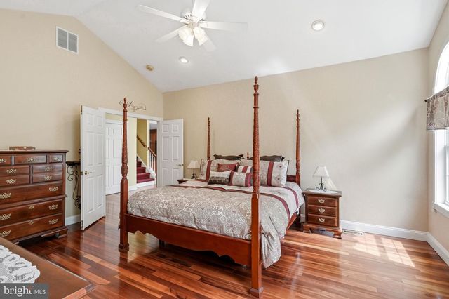 8 CLIFF CT, Sewell, NJ 08080